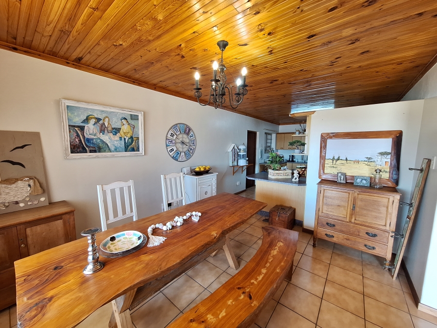 4 Bedroom Property for Sale in Wavecrest Eastern Cape